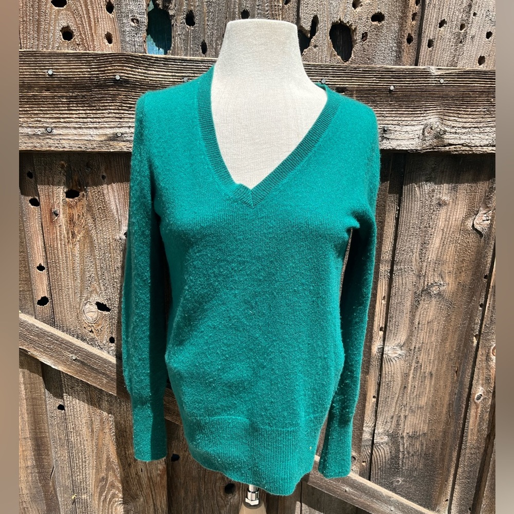 Halogen Womens Cashmere  Sweater Pullover Green V Neck Long Sleeve Size Small